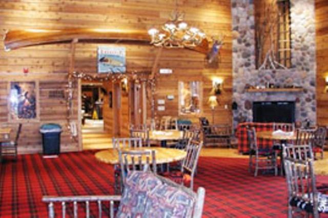 The Lodge At Crooked Lake Siren Ресторант снимка